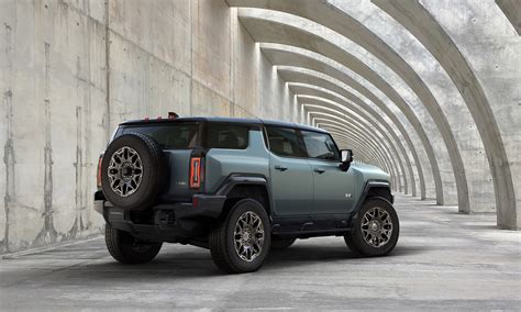 Gmcs Newly Unveiled Hummer Ev Suv Is 830hp Of Electric Supertruck