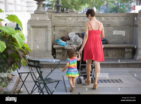 Homeless Mother Child Usa Hi Res Stock Photography And Images Alamy