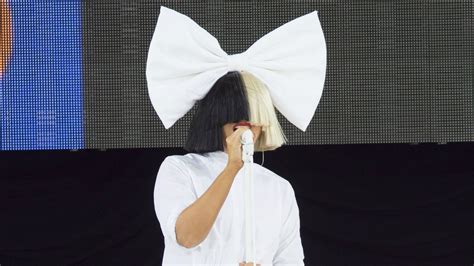 Sia Doesn’t Just Hide Her Face For Fun — She’s Got Crippling Stage Fright Sheknows