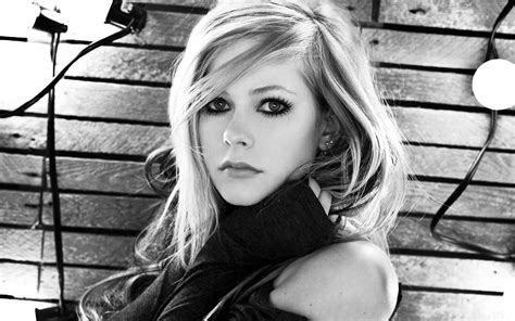 Avril Lavigne Singer Celebrity Women Looking At Viewer Women