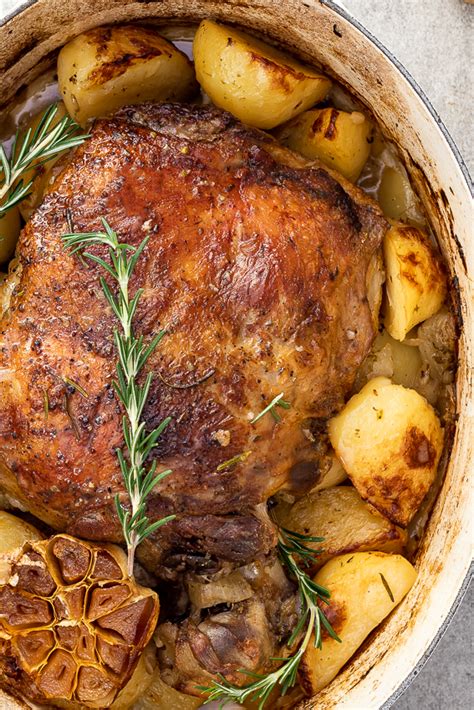 Irish dinner party menu and decor ideas. Slow roasted Greek lamb | Recipe in 2020 | Lamb dinner ...