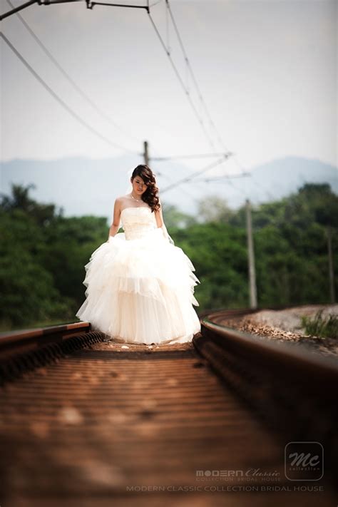 (wedding photo malaysia) this is a short post as it's the bride's side wedding dinner under the full moon in pd, more to follow next week when we cover the full wedding by the groom from ulu yam to pd all the way back to kl. Modern Classic Collection: Ulu Yam