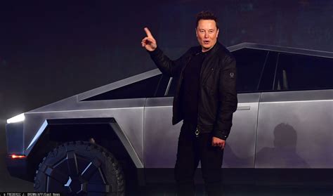 Elon Musk Ceo Tesli I Spacex Urz Dzi Sobie Kolejn Przeja D K Cybertruckiem Do Sieci Trafi O