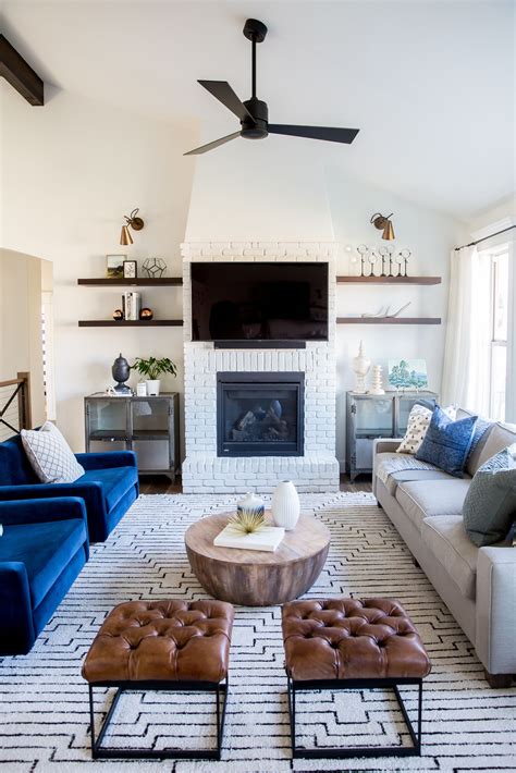 Oversize living room chairs : 20+ Living Room with Fireplace That will Warm You All ...