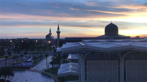 Masjid jamek bandaraya kuala lumpur, kuala lumpur, 50050, malaysia. Sunset over Masjid Sultan Abdul Samad KLIA (Time lapse ...