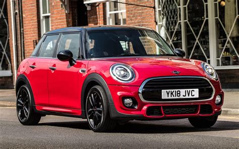 Mini 5 Door Cooper S Review Hot Hatch Pace With A Dash Of Practicality