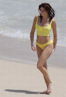 Retro Bikini Stephanie Seymour Strolls Around In A Yellow Bikini As