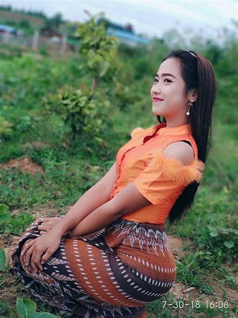 Pan Pan Myanmar Traditional Dress Traditional Dresses Sitting Girl
