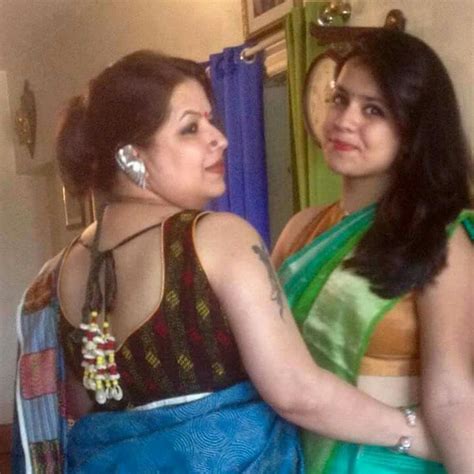 Hot Aunties In Saree With Sleeveless Blouse Sari Blouse Designs Aunty In Saree Saree