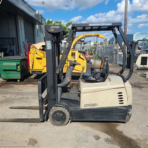 Crown Sit Down Electric Forklift Sc5245 40 Rwfc Rental