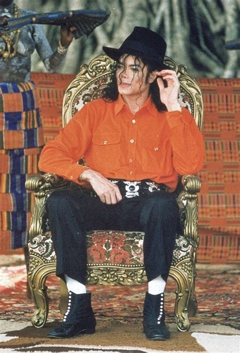 Mj Sitting Michael Jackson Photo 17090587 Fanpop