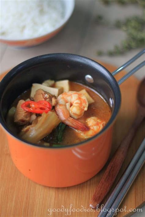 The classic kimchi jjigae (kimchi stew) recipe with some fatty pork. GoodyFoodies: Recipe: Kimchi Jjigae (김치찌개 Korean Kimchi Stew)