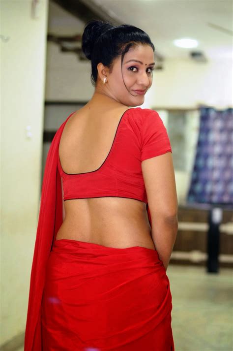 Hot Mallu Aunty Apoorva Huge Cleavage And Navel Show Images Wiral Beauties