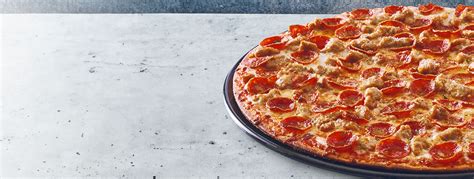 Burgers And Pizza Unite Now Serving Donatos Pizza Red Robin