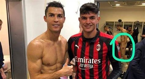Chiellini Nudo Ma Nel Selfie Con Ronaldo Spunta Un Dettaglio Intimo