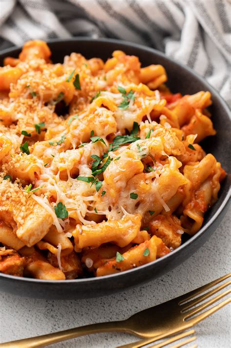 One Pot Chicken Parmesan Pasta The Clean Eating Couple