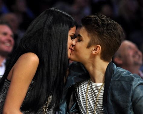 justin bieber kiss with selena gomez all about photo