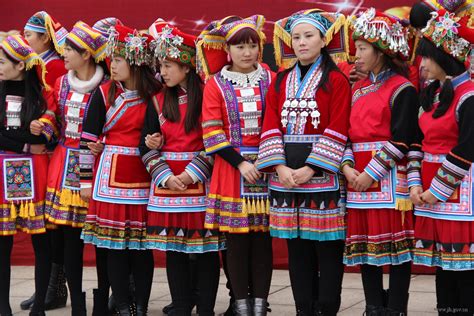Yao ethnic girls in festival clothes, Panwang Festival ...