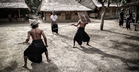 Tradisi Peresean Adat Suku Sasak Di Lombok