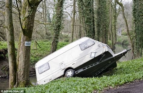Caravan Backs Over A Grass Bank And Into Little Avon River Daily Mail