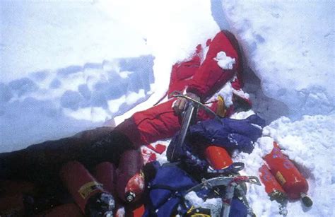 Mount Everest Bodies Bodies Of American Mountain Climber And