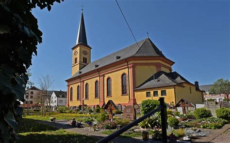 Pfarrkirche Trittenheim An Der Moselschleife