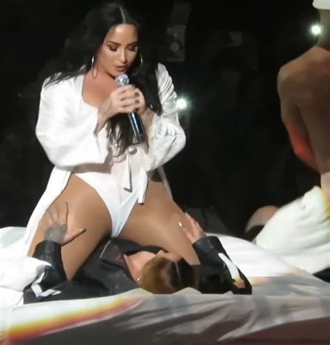 Demi Lovato And Kehlani Getting Intimate On Stage 18 Pics