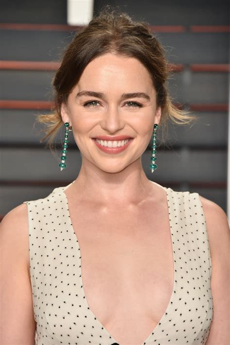 emilia clarke says game of thrones isn t sexist and she might be right