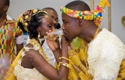 Cila Célébration De La Dot Rivalise Avec Le Mariage Civil Mariages Africains Tenue