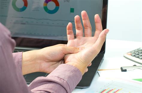 10 Symptoms Of Carpal Tunnel Syndrome Facty Health