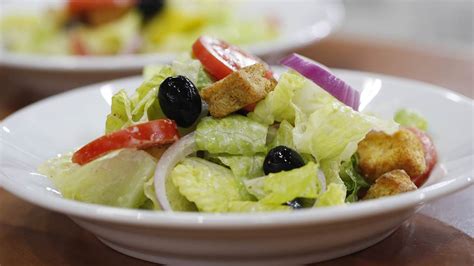 Make Your Own Version Of Olive Gardens Salad And Breadsticks Recipes
