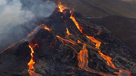 Incredible Drone Footage Shows An Erupting Volcano In Iceland Newz
