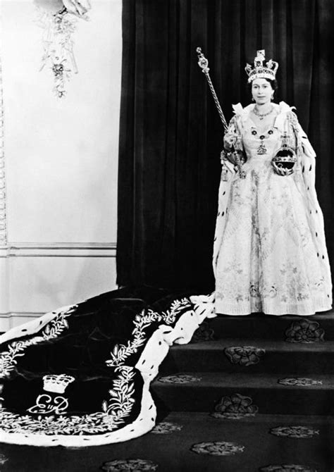 Queen elizabeth, princesses elizabeth and margaret, of united kingdom, portrait, world war ii. Young Queen Elizabeth II In 47 Surprising Vintage Photos