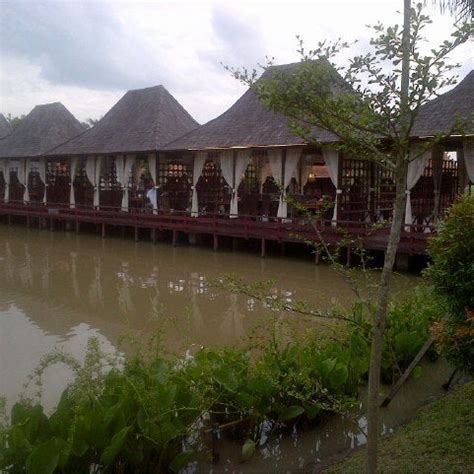 Dewi dan adi membawa kami ke pertunjukan musik / menari yang sangat bagus dan karena mereka berbicara bahasa inggris dengan lancar kami belajar tuan rumah sangat ramah dan menyambut. Pondok Tepi Sawah Restaurant - Indonesian Restaurant in ...