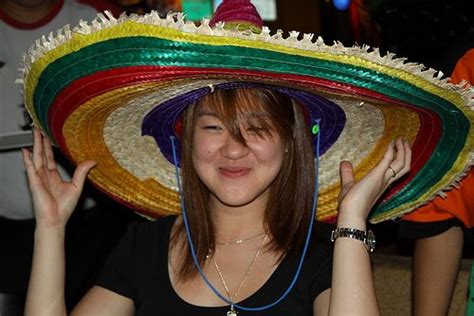 Girls Wearing Hats The Mexican Sombrero An Authentic Party Piece