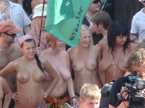 Nude tomorrowland Festival Handy