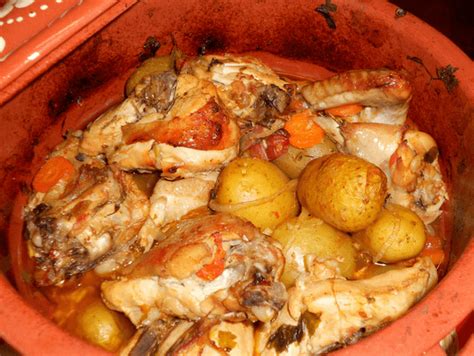 Lava las patatas y ponlas en un bol. Pollo guisado en salsa portuguesa | Receta en 2020 | Pollo ...