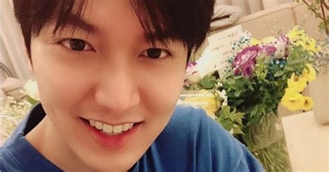 22,189,479 likes · 1,049,004 talking about this. Selfie Perdana Lee Min Ho Usai Wamil, Netizen: Enggak ...