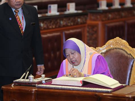2 the dewan negara elects a president to preside over sittings of the dewan negara ensure observance of the rules of the house and interpret the standing orders of the house. Portal Rasmi Parlimen Malaysia - :: Galeri Gambar