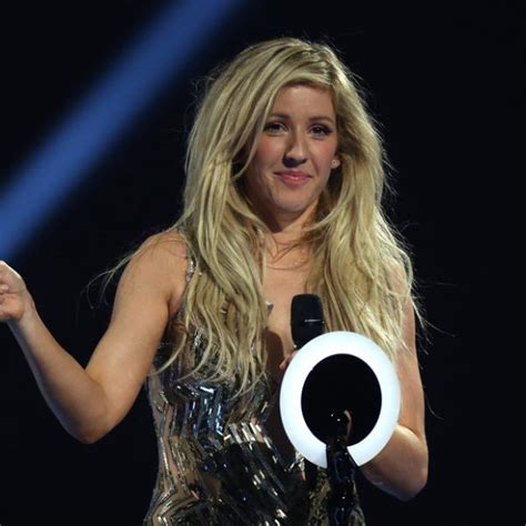 Ellie Goulding Recoge Su Premio A La Mejor Solista Solista Femenina