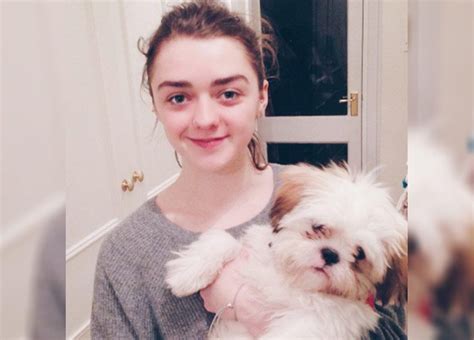 Maisie Williams Trying To Get Her Dog To Snapchat Is All Of Us Maisie