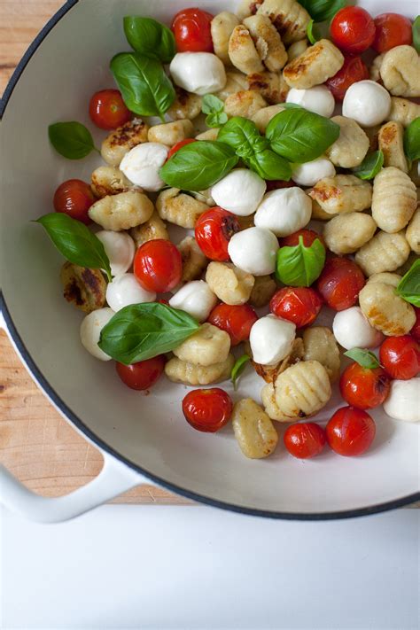 Gnocchi mit Tomate und Minimozzarella