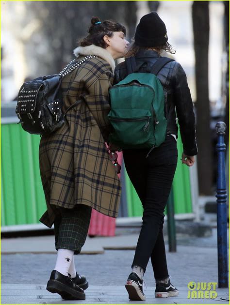 Kristen Stewart Kisses Rumored Girlfriend Soko In Paris Photo 3606261 Kristen Stewart Photos