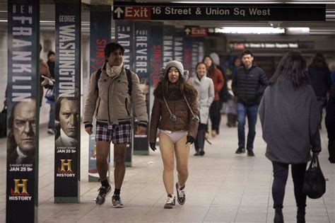El Día Sin Pantalones En El Metro Triunfa En 60 Ciudades