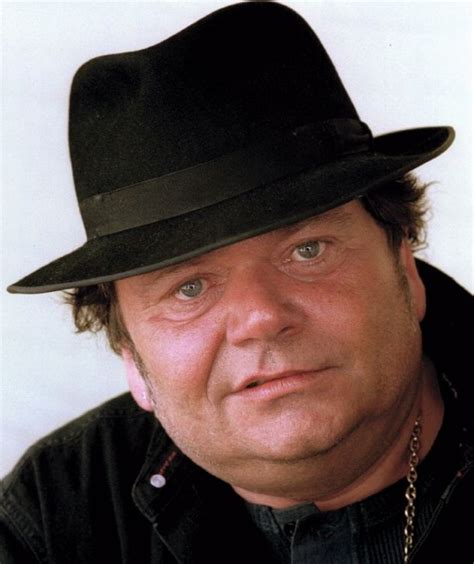 Complete list of andré hazes music featured in movies, tv shows and video games. André Hazes 23-09-2004 Nederlandse zanger die vanaf de late jaren 1970 populair was met zijn ...