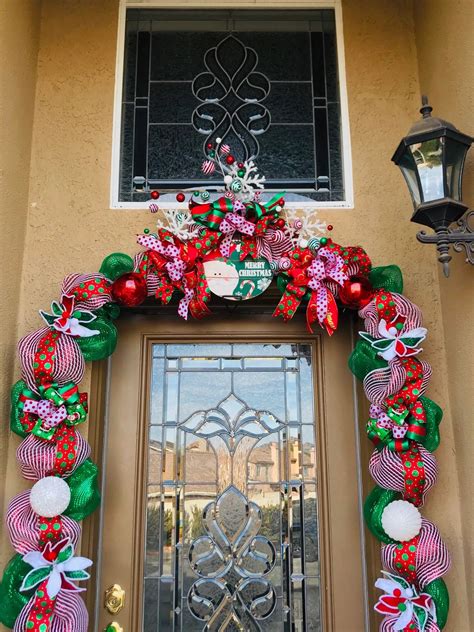 20 Front Door Christmas Garland Ideas
