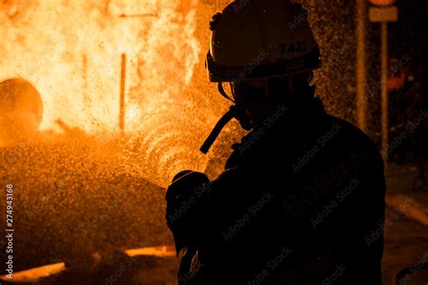 Bombero Apagando Fuego Con Manguera Stock Photo Adobe Stock