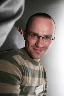 Beim 3mm haare geheimratsecken vergleichen, solltest du dich immer schon im voraus in einem 3mm haare geheimratsecken test über den jeweiligen bestseller informieren. Weltbewegend: Neue Kurzhaar-Frisur | Henning Schürig