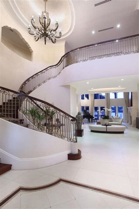 23 Elegant Foyers With Spectacular Chandeliers Images