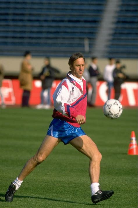 Der niederländische fußball trauert um johan cruyff. Johan Cruyff ist tot: Seine Karriere in Bildern - DER SPIEGEL